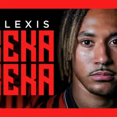 Alexis Beka Beka, młody piłkarz OGC Nice, z charakterystyczną fryzurą i determinacją na twarzy.