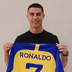 Cristiano Ronaldo prezentuje nową koszulkę. Zobacz, gdzie gra teraz słynny piłkarz!