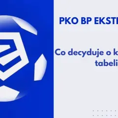 Logo PKO BP Ekstraklasy, polskiej ligi piłkarskiej, obok pytania "Co decyduje o kolejności w tabeli?".