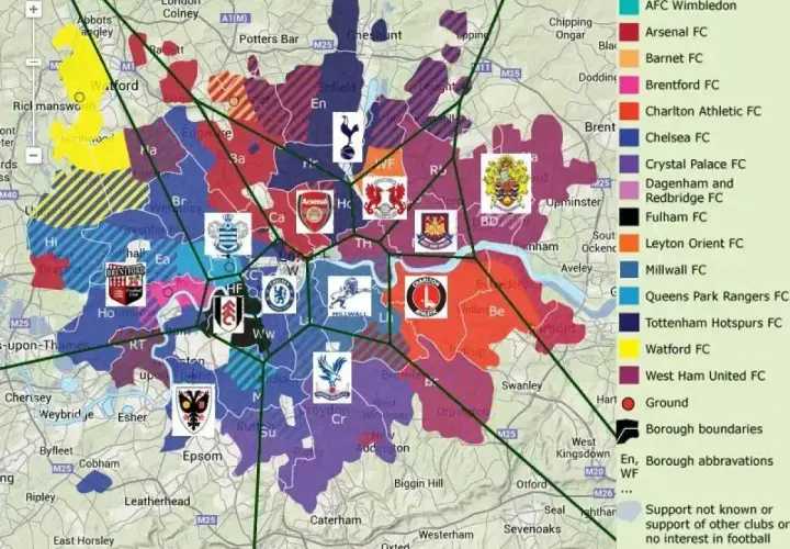 Mapa Londynu z zaznaczonymi terytoriami kibiców różnych drużyn. Widoczne herby klubów, takich jak Arsenal, Chelsea, Tottenham, West Ham.