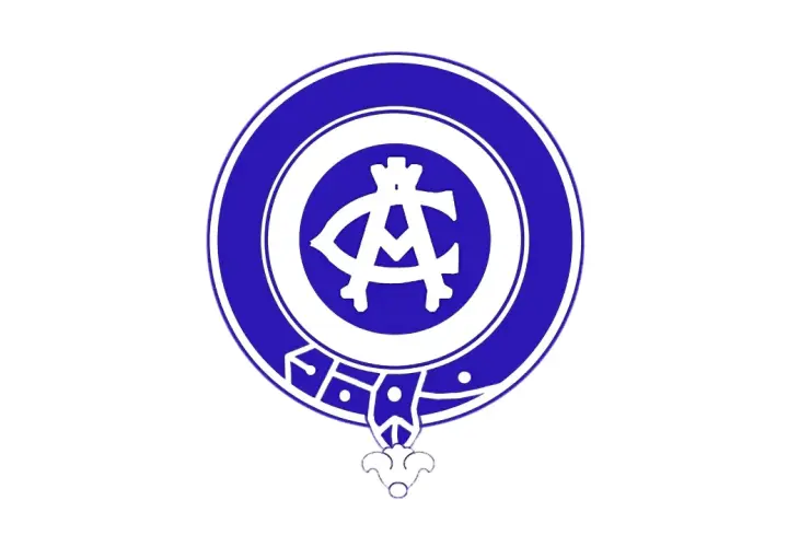 Logo Atletico Madryt w kolorze niebieskim. Okrąg z inicjałami klubu w środku i ozdobnym elementem na dole.