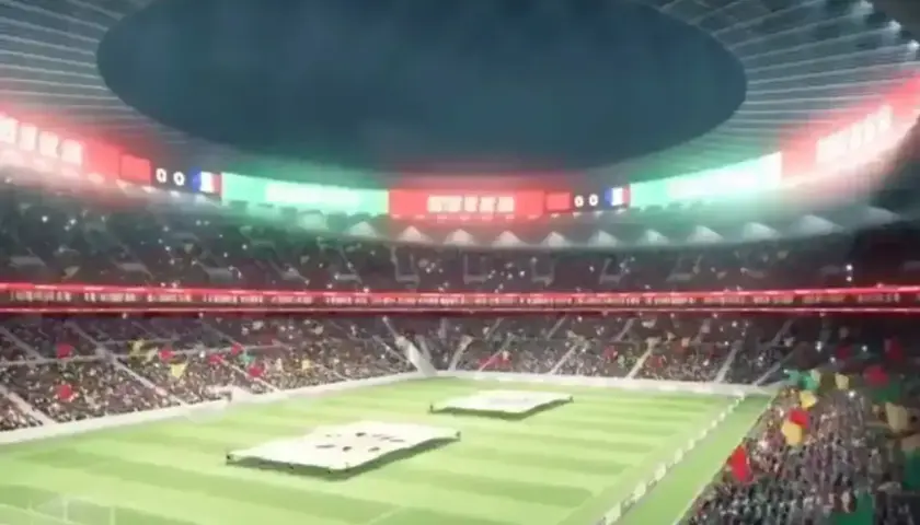 Widok na wypełniony po brzegi, największy stadion na świecie. Na murawie rozłożone wielkie transparenty, a trybuny rozświetlone flagami i światłami.