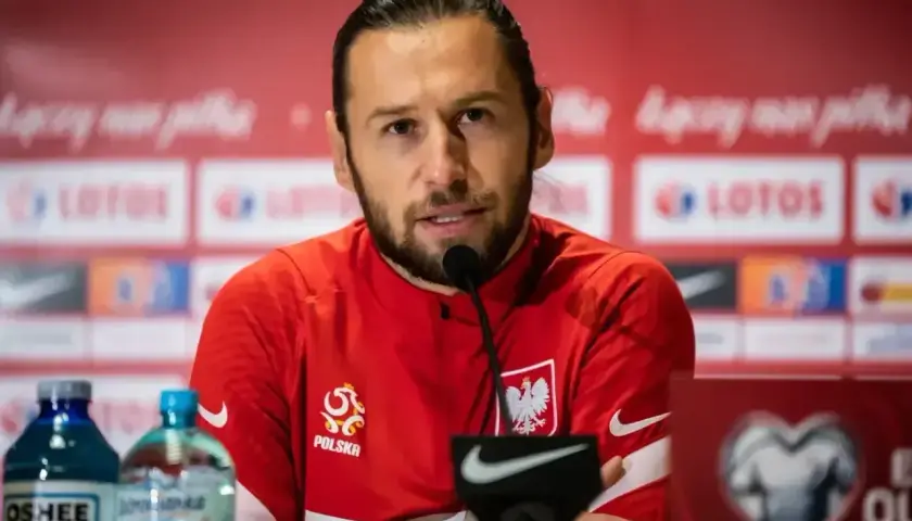 Grzegorz Krychowiak, w jakim klubie gra? Piłkarz reprezentacji Polski udziela wywiadu na konferencji prasowej.