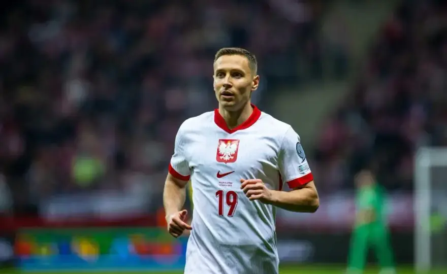 Gdzie gra Przemysław Frankowski i z kim jest związany?