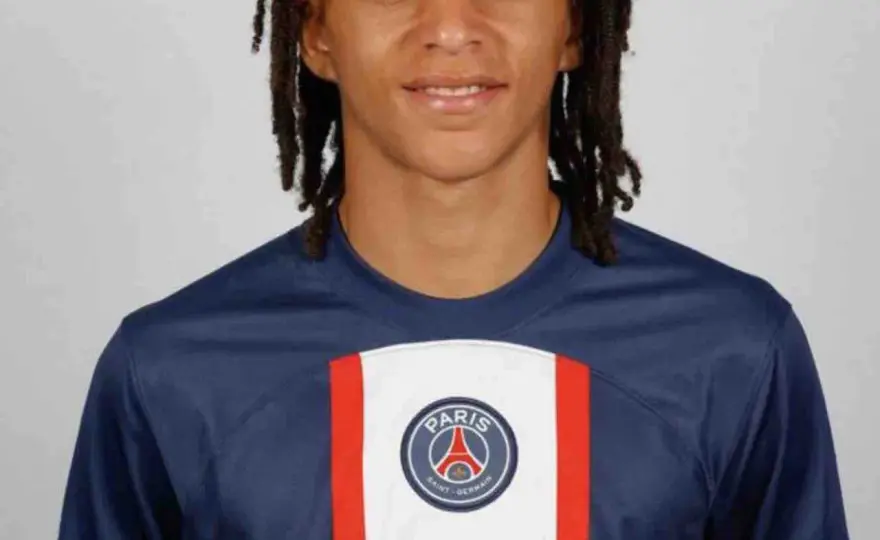 Ile lat ma Ethan Mbappé? Wiek i droga młodego pomocnika