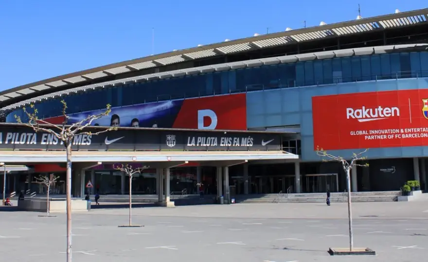 Gdzie gra Barcelona? Aktualny stadion i dojazd - Sprawdź!