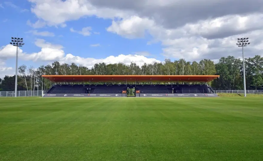 Stadion Hutnika Warszawa na Bielanach - pojemność, dojazd i bilety