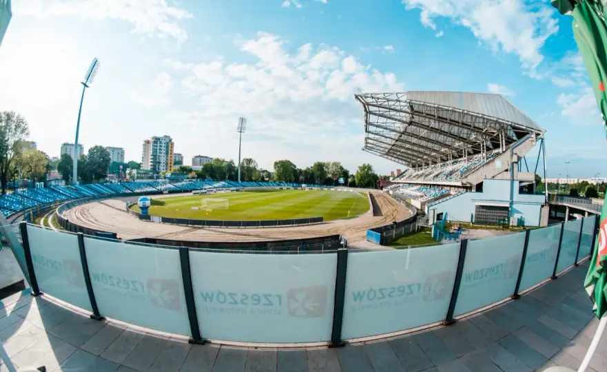 Stadion Miejski Stal w Rzeszowie - trybuny, dojazd, modernizacja