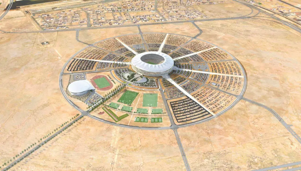 Okrągły kompleks sportowy z centralnym stadionem, otoczony parkingami i boiskami. To wizualizacja King Abdullah Sports City.