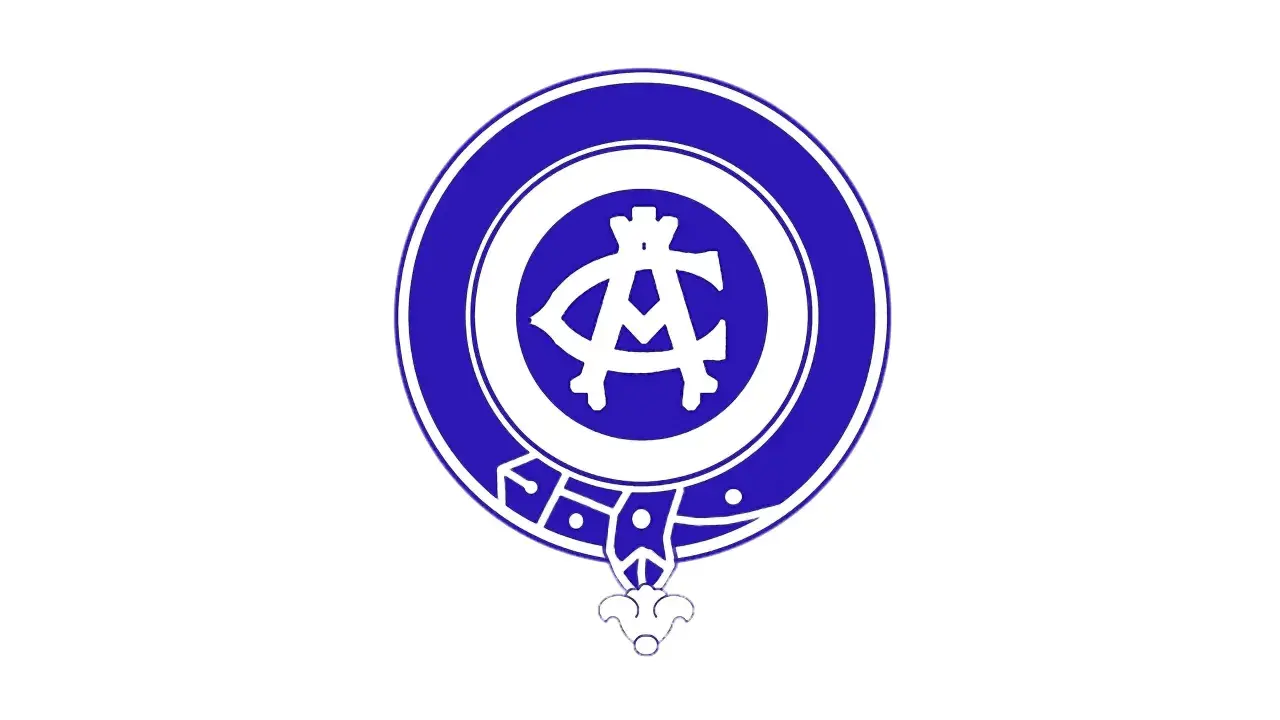 Logo Atletico Madryt w kolorze niebieskim. Okrąg z inicjałami klubu w środku i ozdobnym elementem na dole.