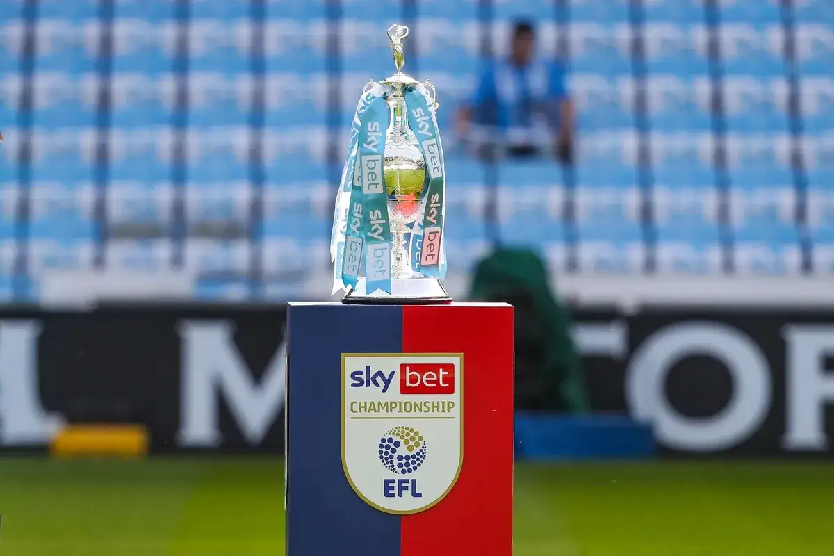 Puchar Sky Bet Championship, symbol marzeń o awansie i lepszych rankingach Wrexham A.F.C.