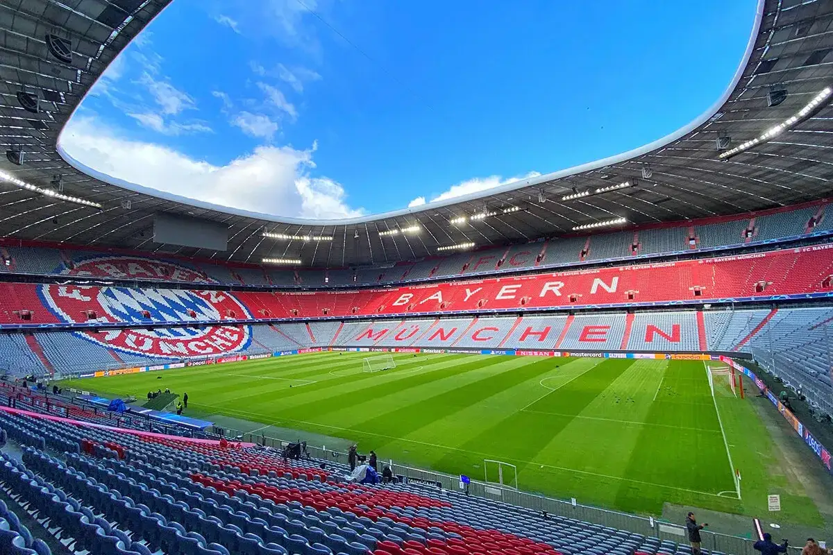 Pusta Allianz Arena w Monachium, gotowa na emocjonujące mecze w Niemczech.